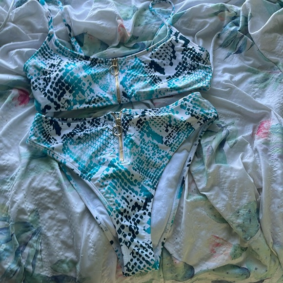 Large forever 21 binki worn once tops and bottom - Picture 1 of 3